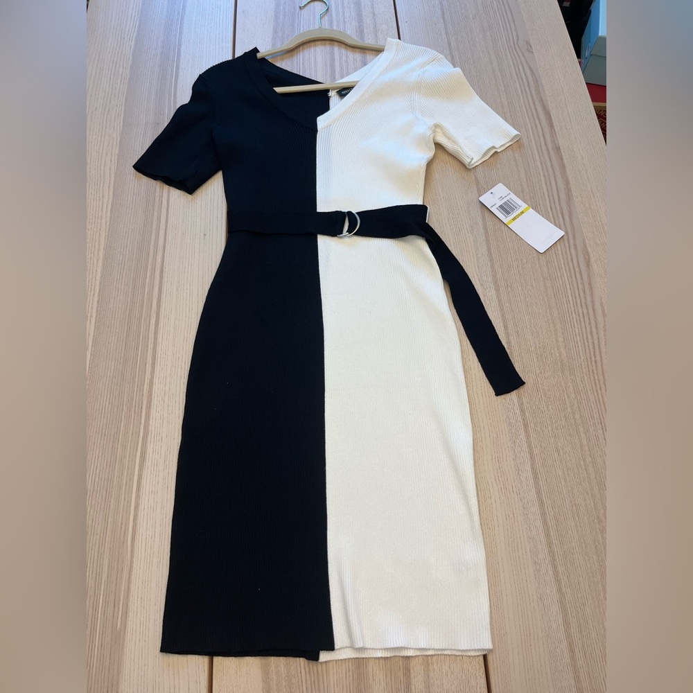 NWT Super cool y2k short sleeve sweater dress half black white with belt